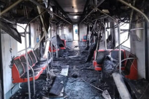 Explosão e incêndio em trem da Linha 12 paralisam circulação na Zona Leste de SP