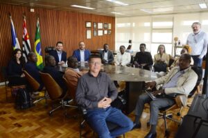 Santo André exibe iniciativas de gestão pública e tecnologia em recepção para delegação de Angola